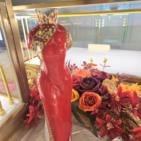 紅綾金絡 (Red Silk and Golden Lattice)