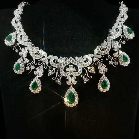 Emerald Elegance Regal Necklace