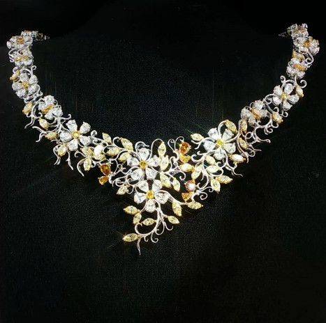 Golden Radiance Floral Necklace